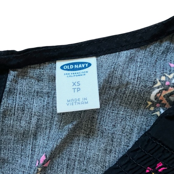 Old navy Smocked-Yoke V-Neck Shift Dress - Picture 6 of 6